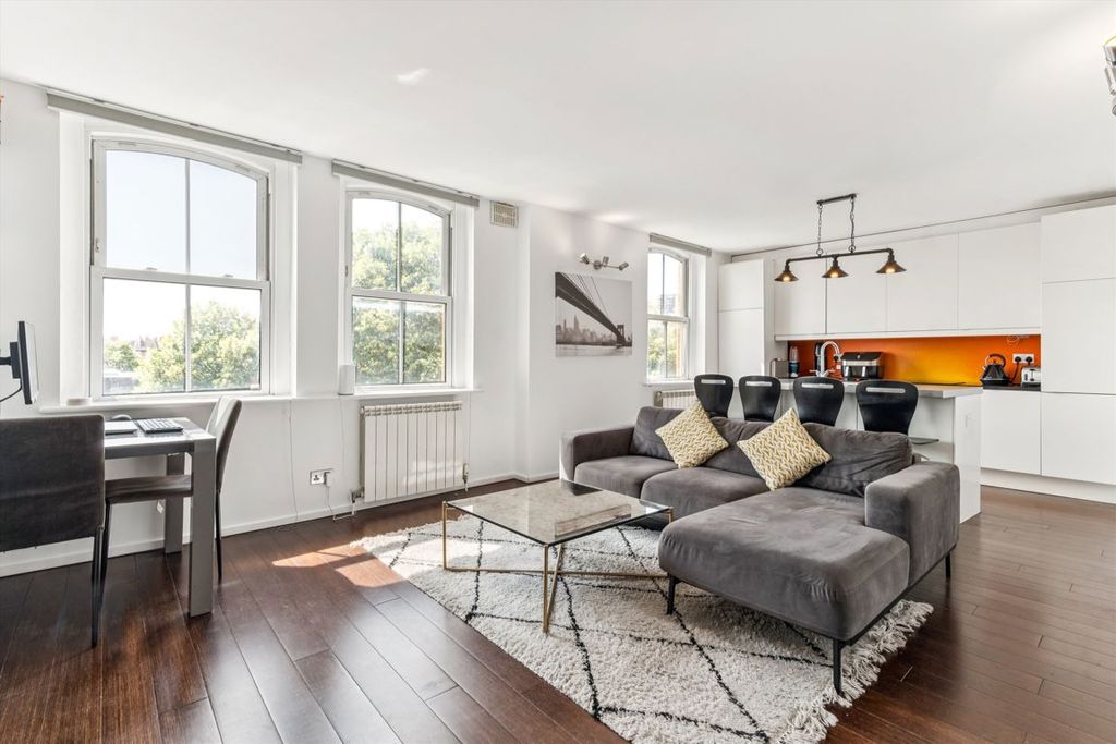Property photo 1 of 6