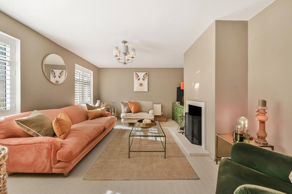 Property photo 3 of 18 Living Room