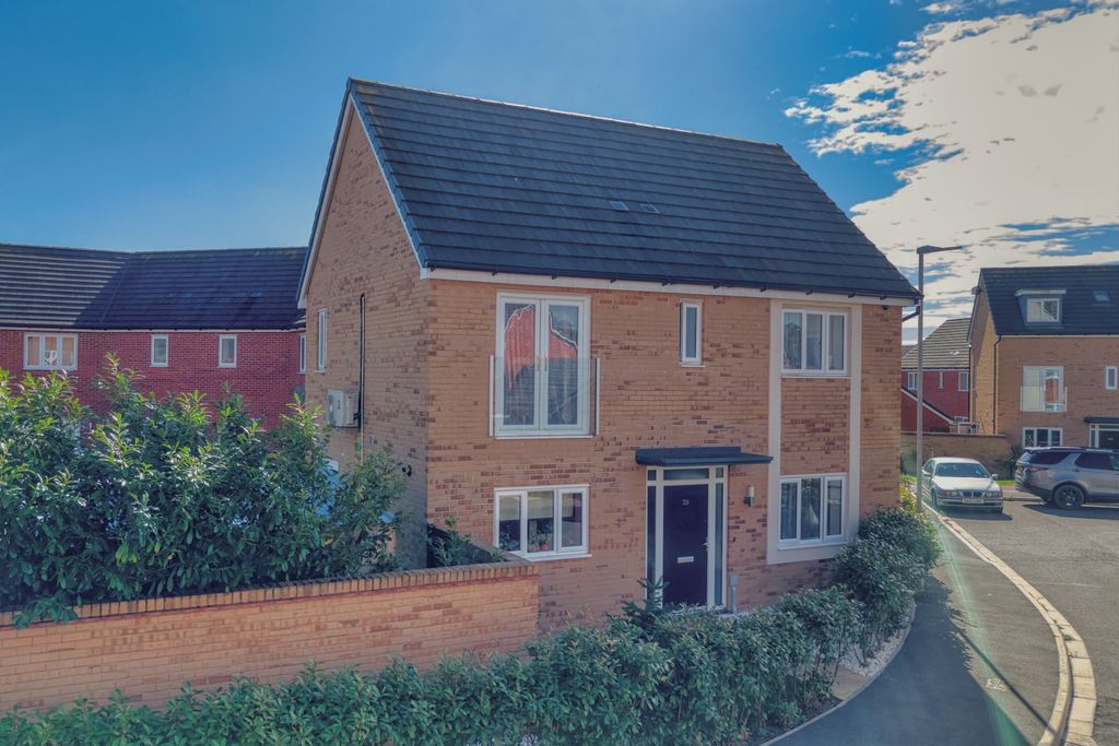 Property photo 1 of 22 Ewemove Taunton - Jeffords Close (7)