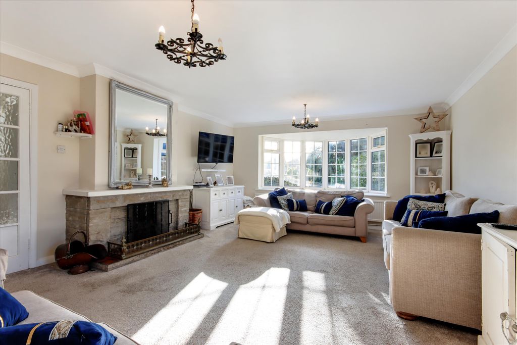 Property photo 2 of 18 Image