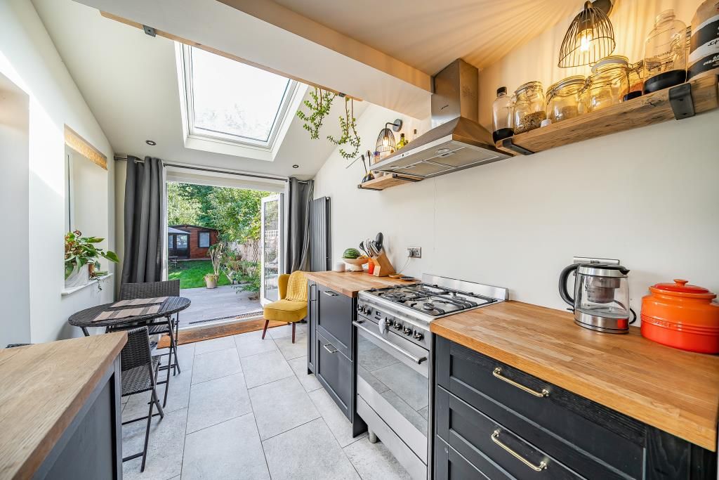 Property photo 2 of 10 Kitchen