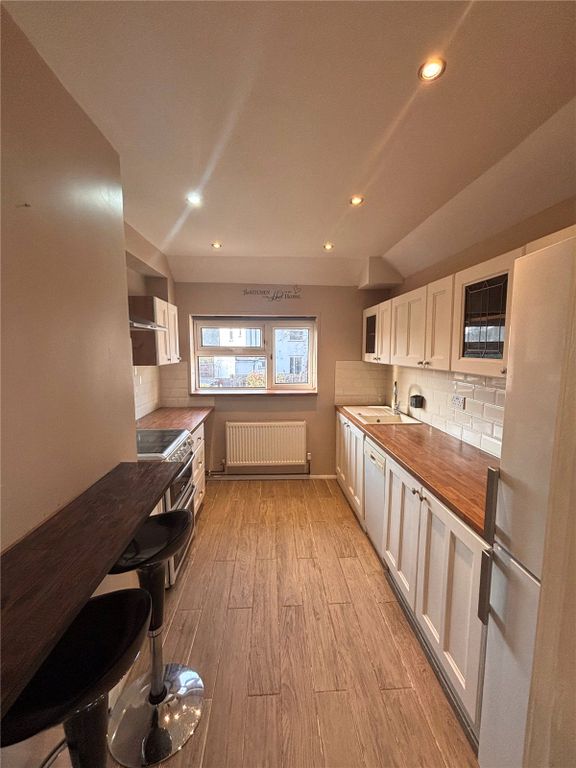 Property photo 2 of 16 Picture No. 22