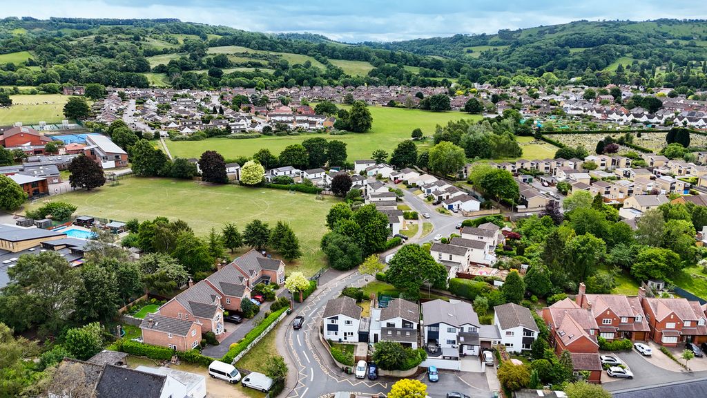 Property photo 2 of 29