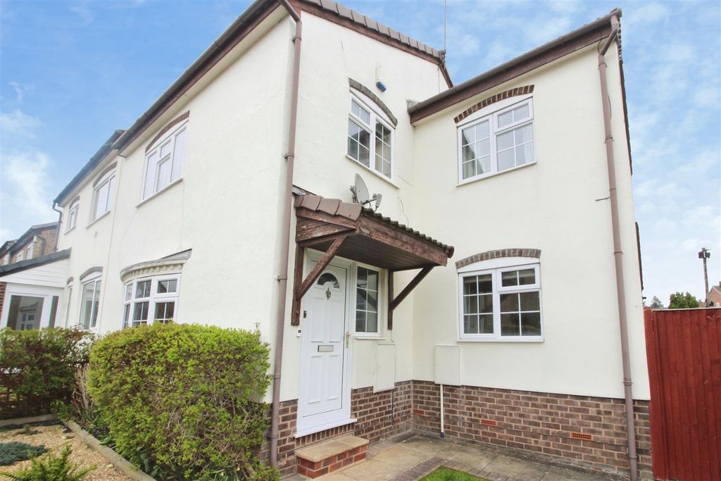 Property photo 2 of 26 Outside