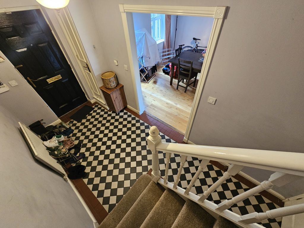 Property photo 3 of 18 Bright And Tidy Hallway With Patterned Floor Tiles...