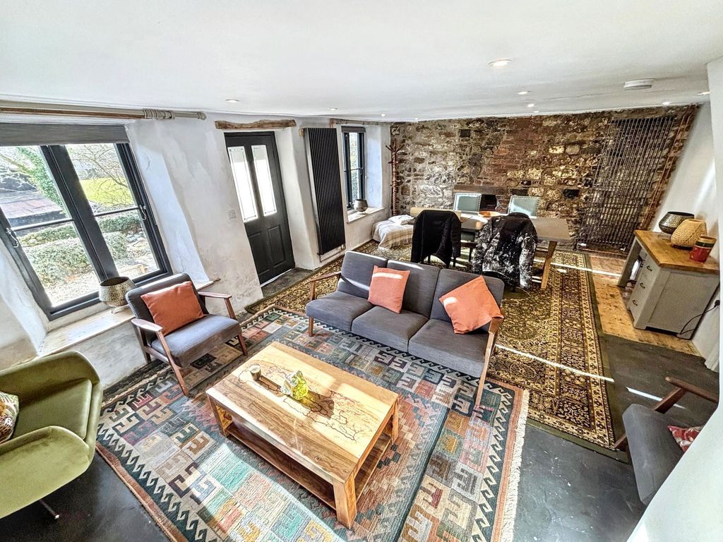 Property photo 3 of 21