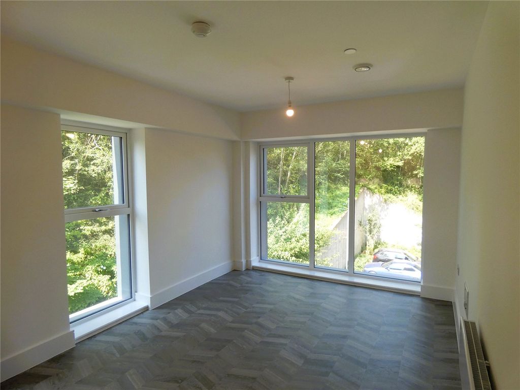 Property photo 3 of 10 Picture No. 06