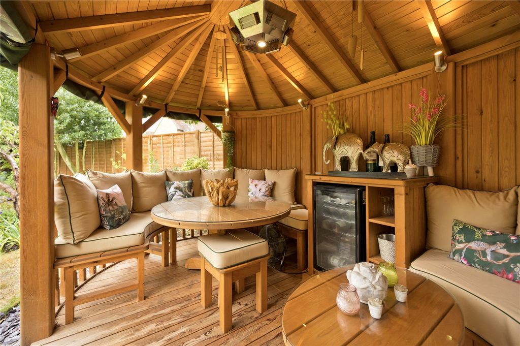Property photo 2 of 38 Pergoda
