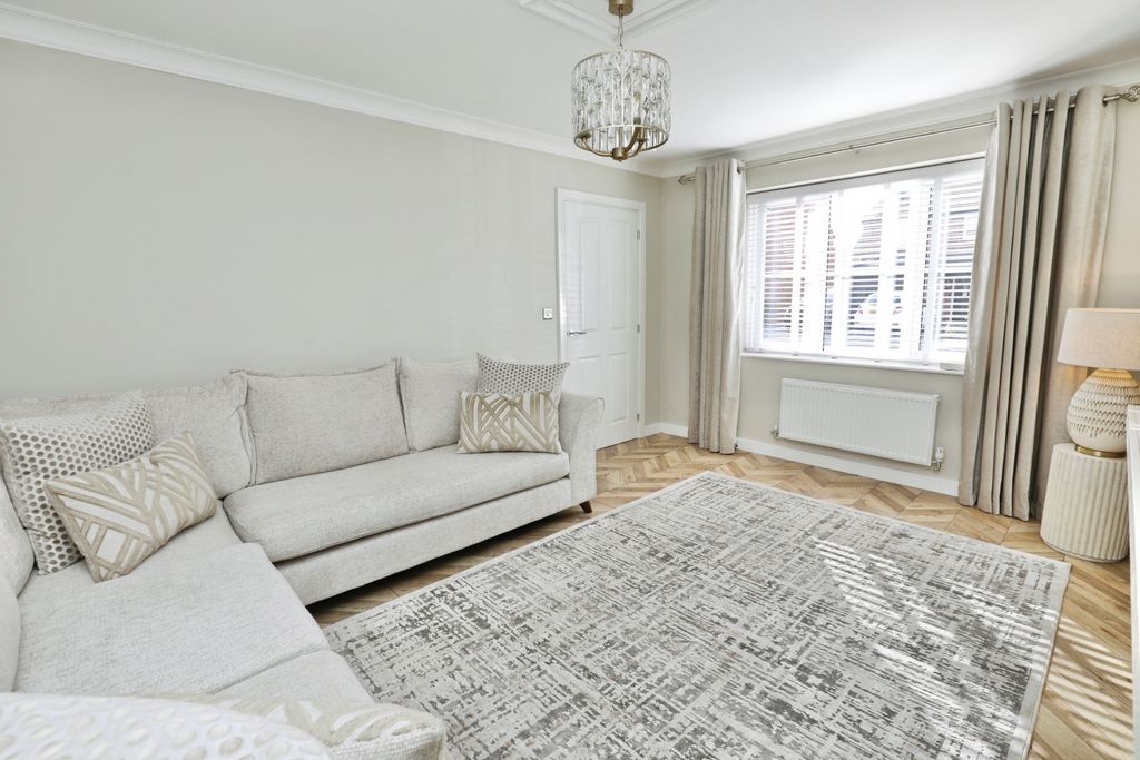 Property photo 2 of 15 Lounge