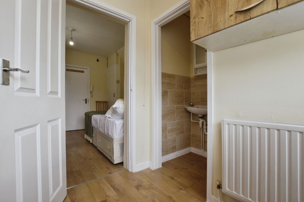 Property photo 3 of 5 Pbox-Img.Jpg