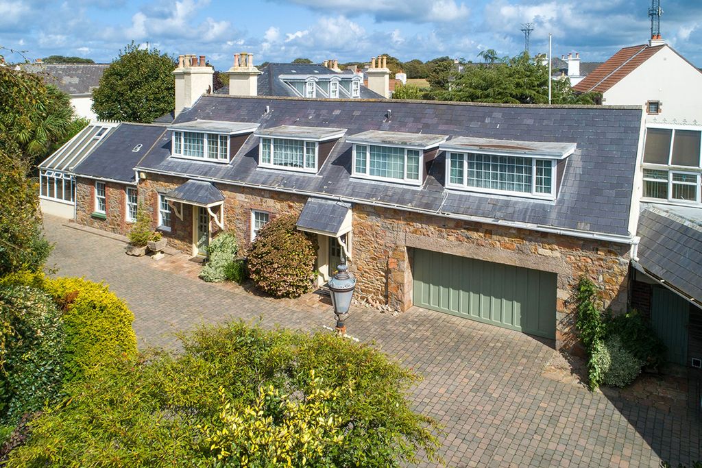 Property photo 1 of 59