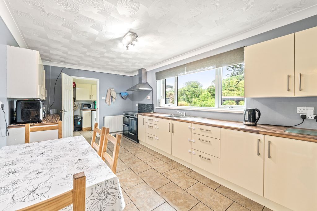 Property photo 2 of 30