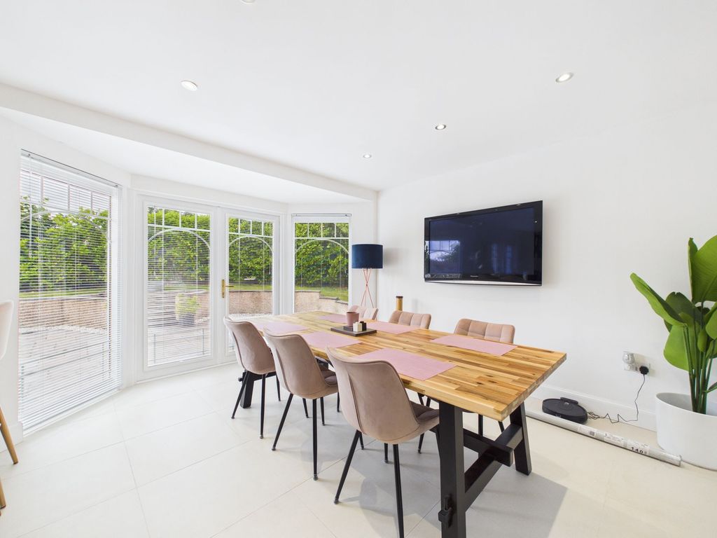 Property photo 3 of 25 Dining Area