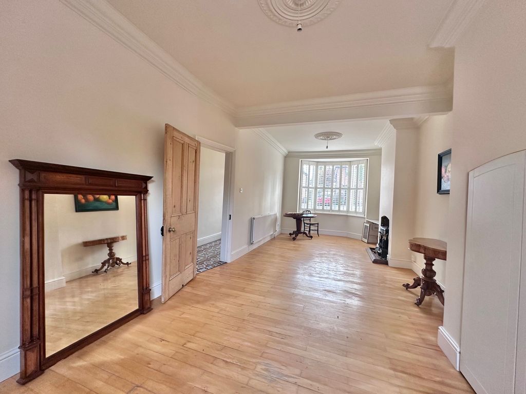 Property photo 2 of 37