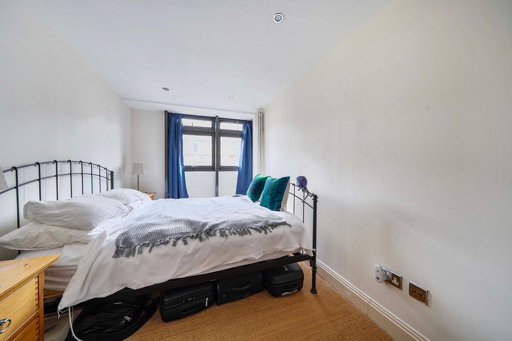 Property photo 3 of 17