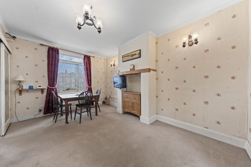 Property photo 3 of 24