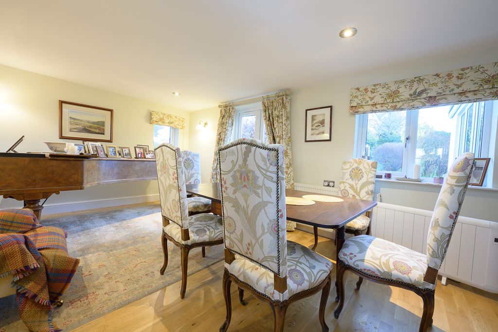 Property photo 2 of 21 The Lawns-33