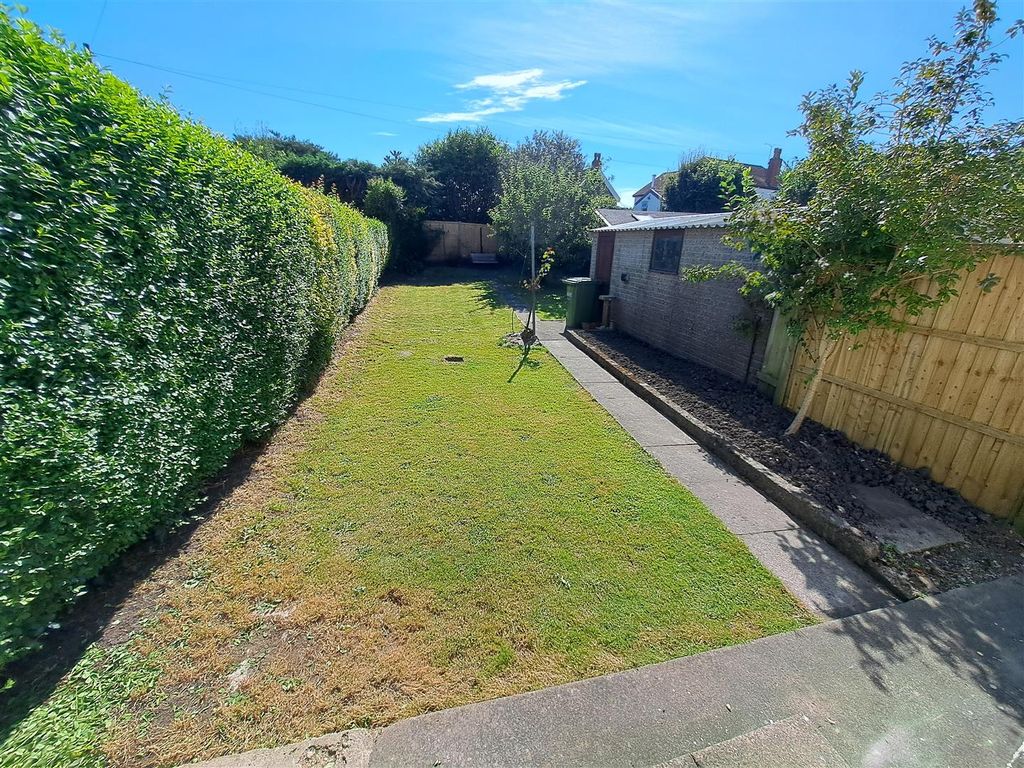 Property photo 2 of 11 Gardens