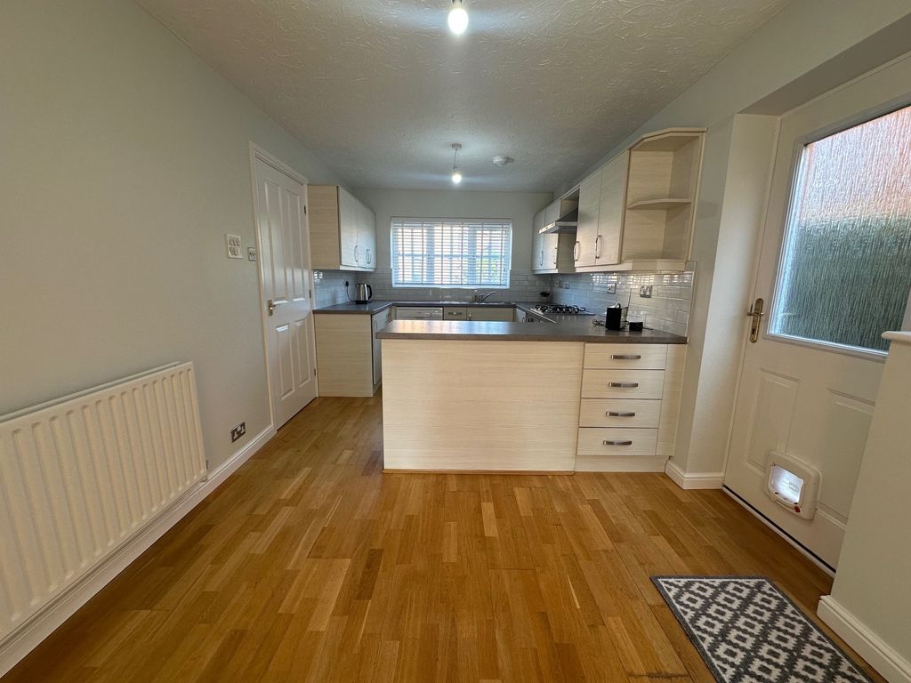 Property photo 2 of 12 Kitchen 2