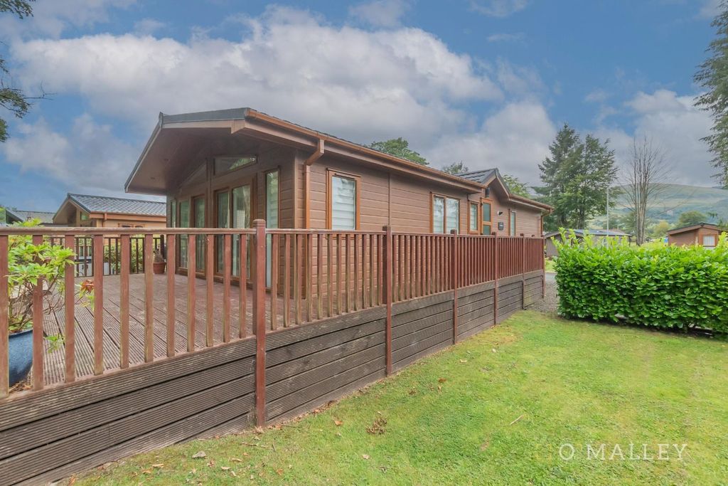 Property photo 1 of 22 External