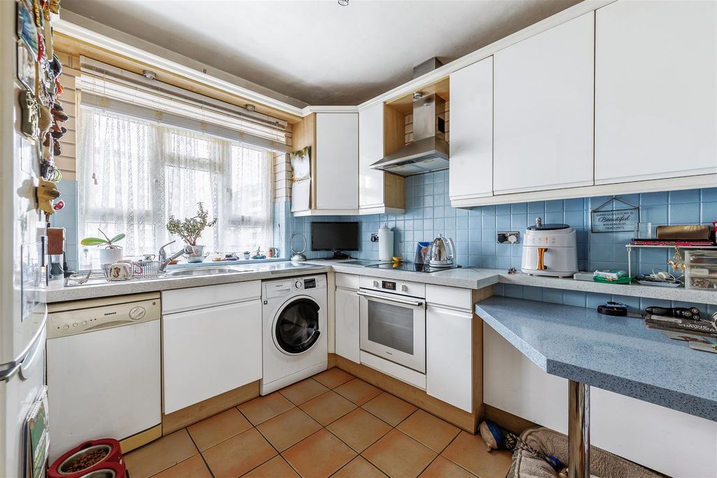 Property photo 3 of 10 268 Sulivan Court-5.Jpg