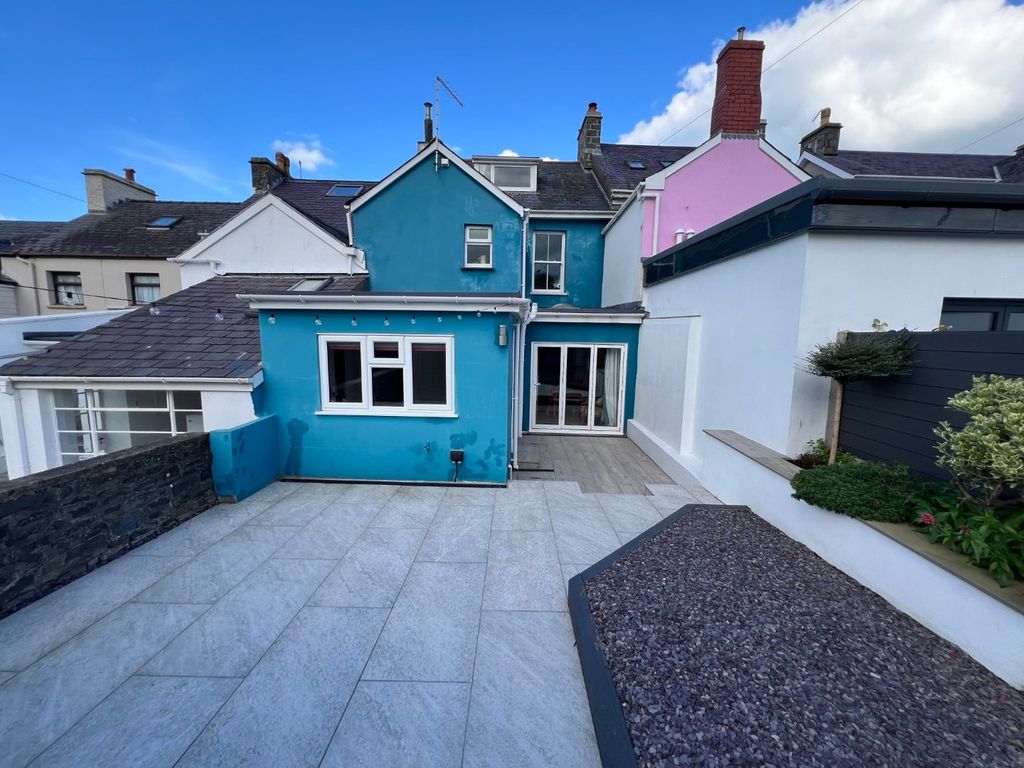 Property photo 3 of 35