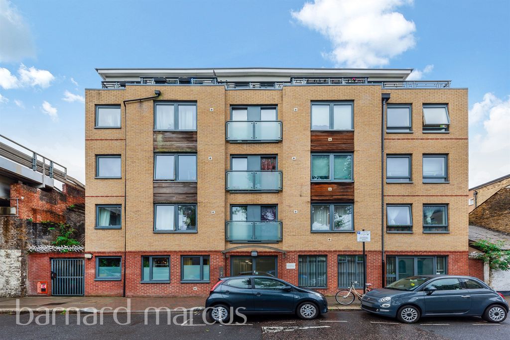 Property photo 2 of 11