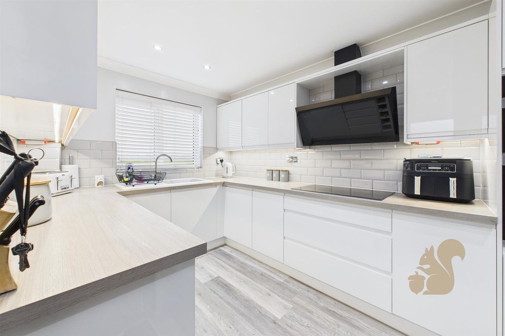 Property photo 3 of 24 Kitchen