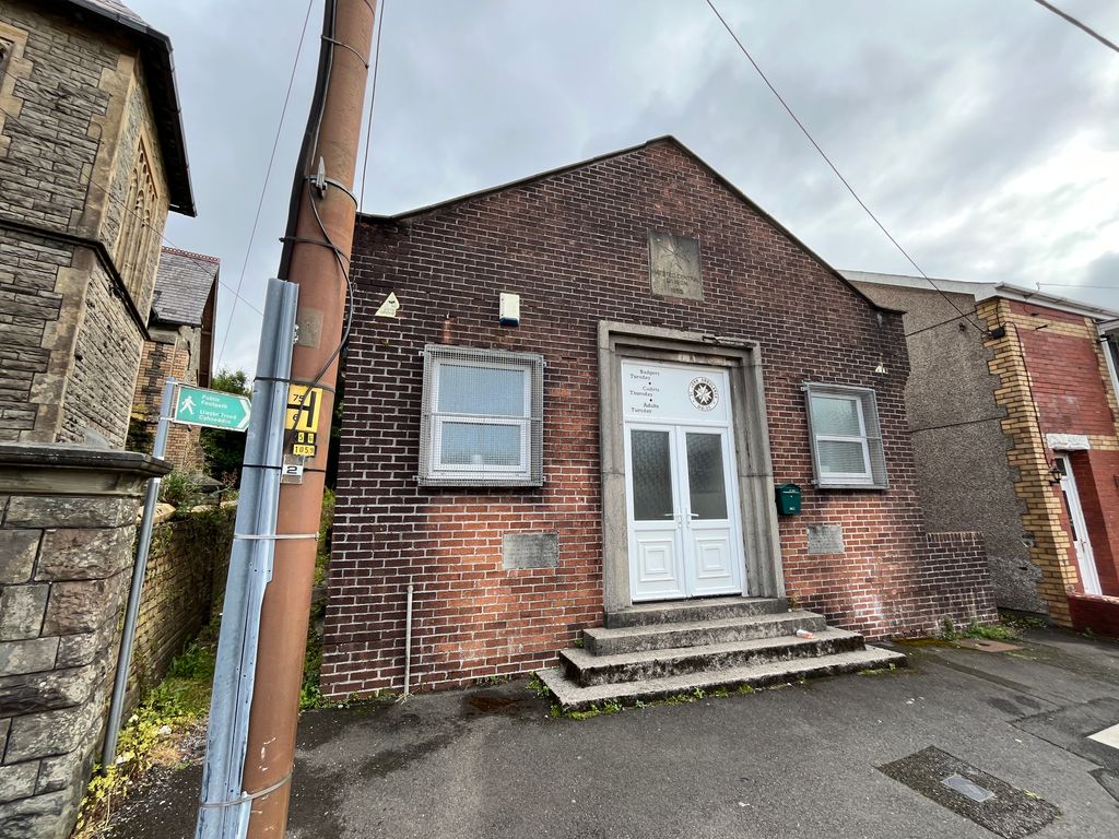 Property photo 2 of 17