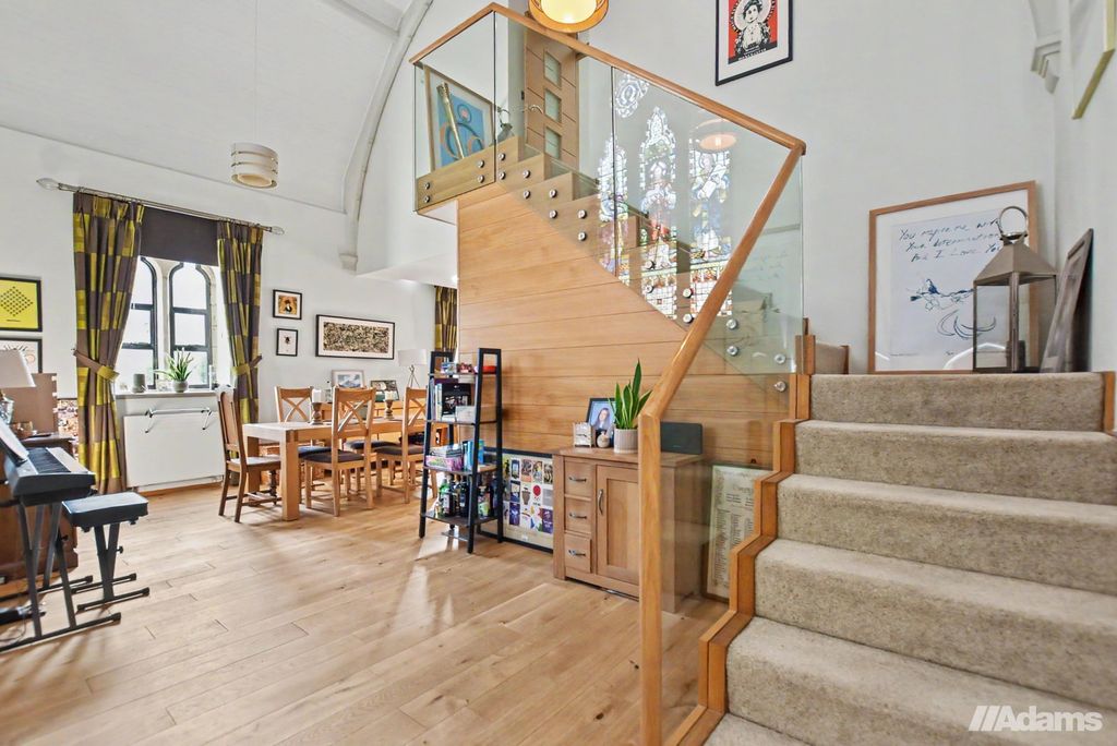 Property photo 3 of 27