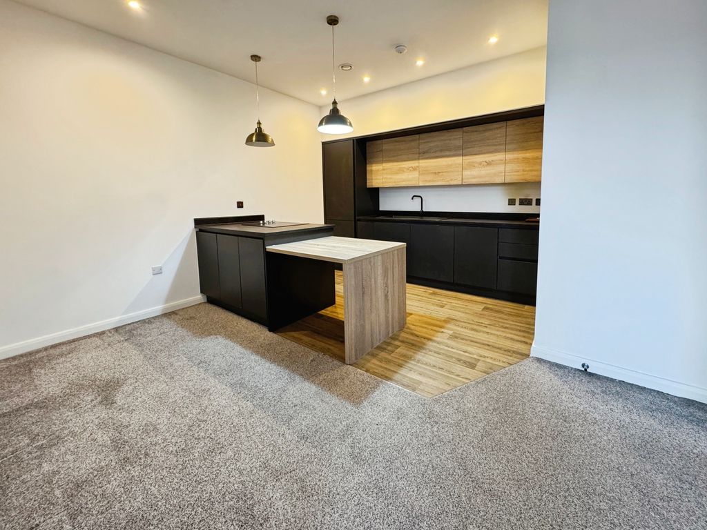 Property photo 2 of 9 Kitchen Lounge