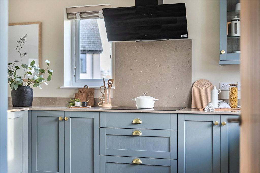 Property photo 3 of 15 Show Home Ex