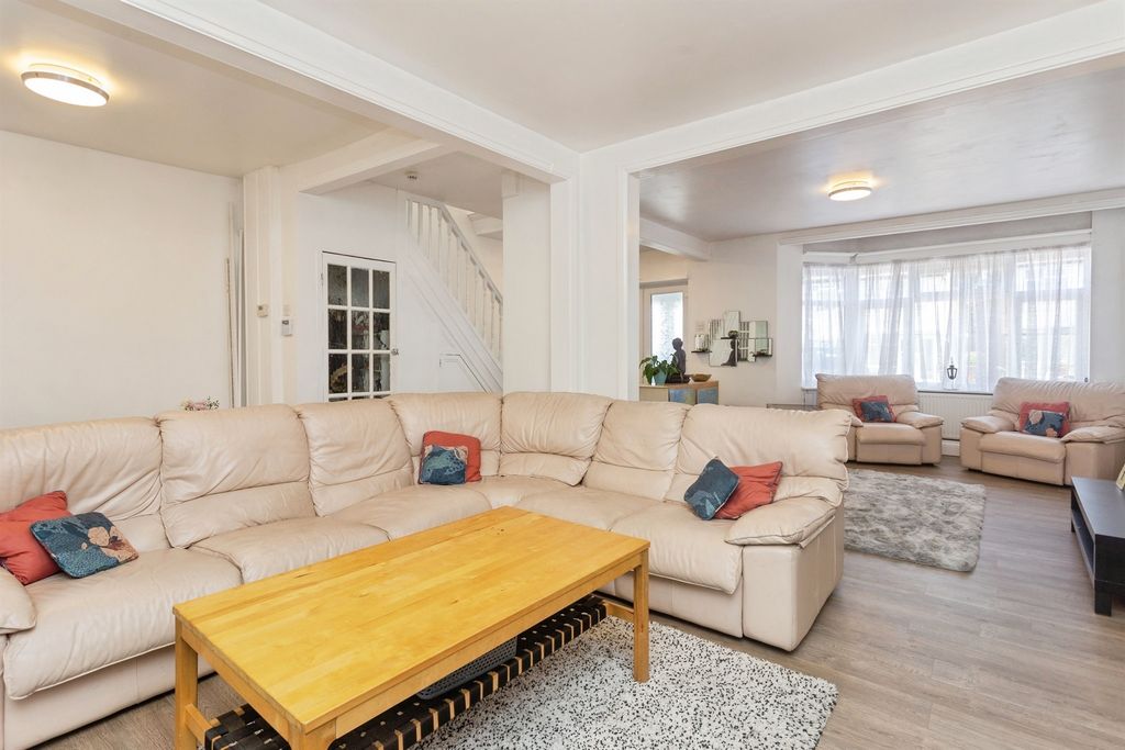 Property photo 2 of 19