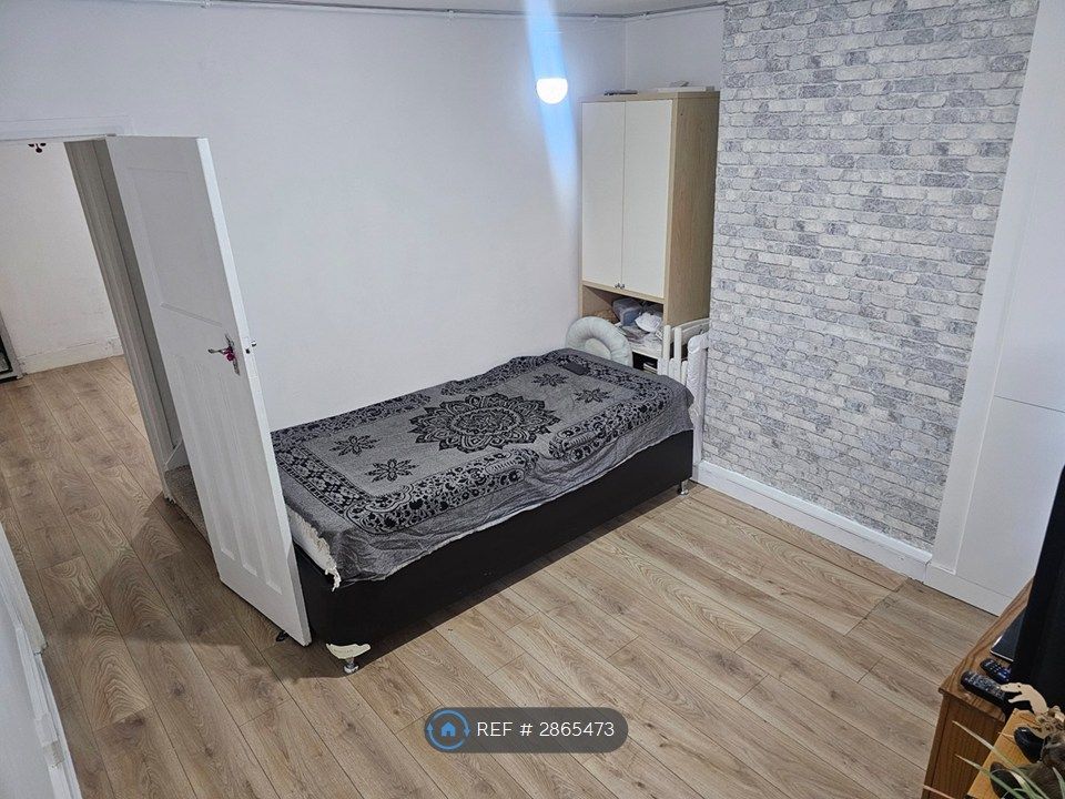Property photo 2 of 33