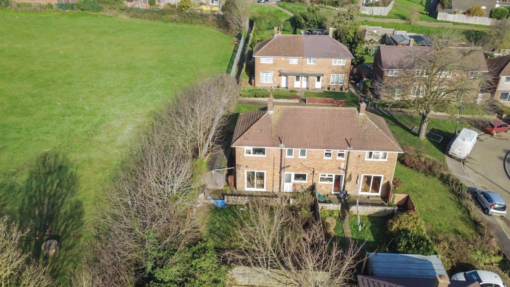 Property photo 2 of 18 5272631