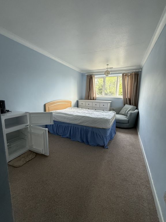 Property photo 1 of 7 Bedroom