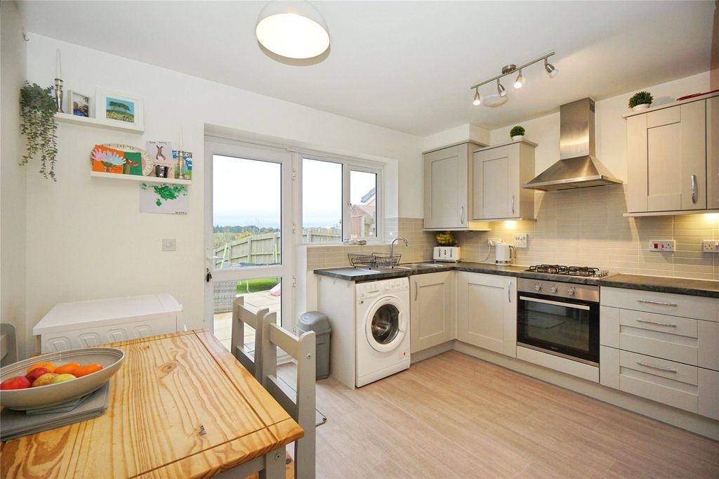 Property photo 2 of 16 Picture No. 32