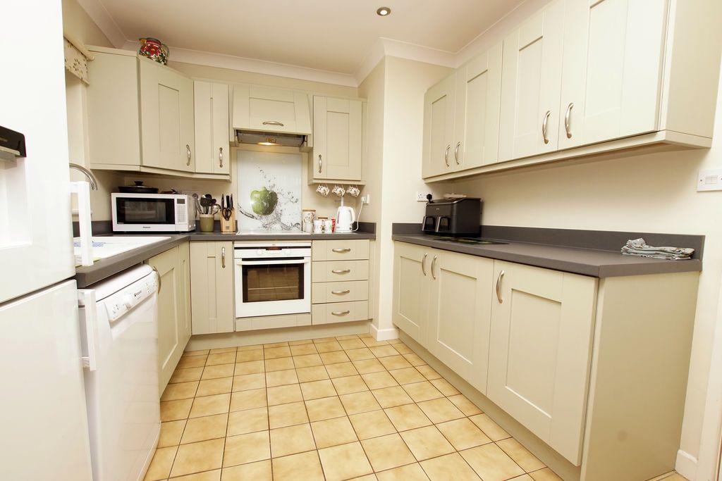 Property photo 2 of 13 Kitchen