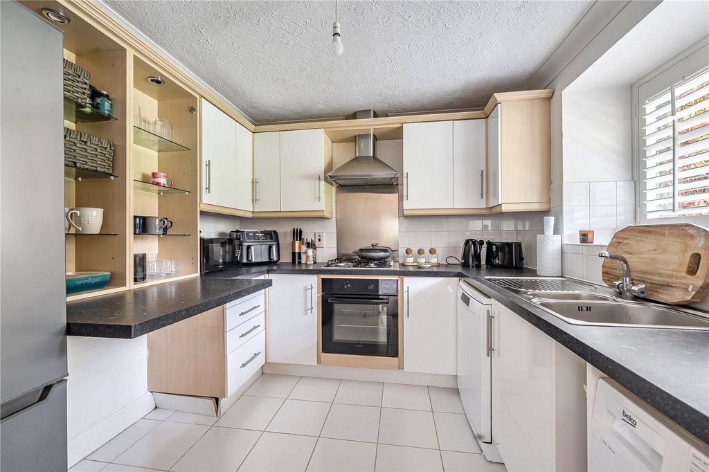 Additional image 5 of 2 bed flat for saleReading Road, Arborfield, Reading, Berkshire RG2