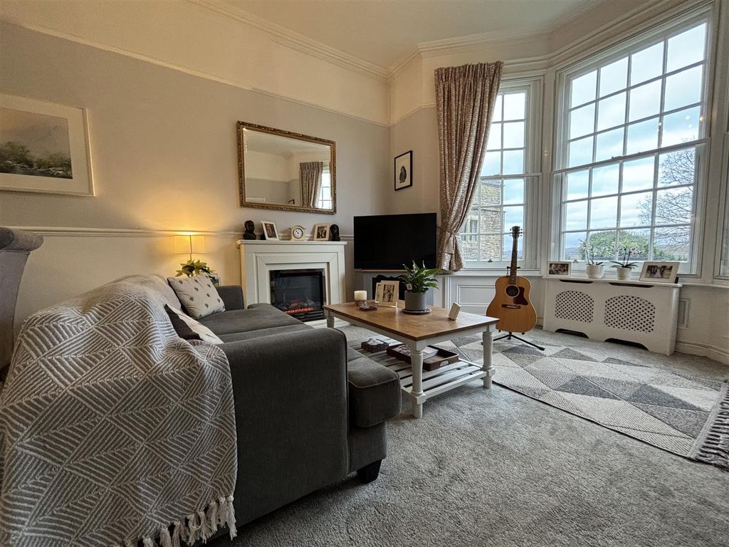 Property photo 2 of 16 Roffey Park Lounge.Jpg
