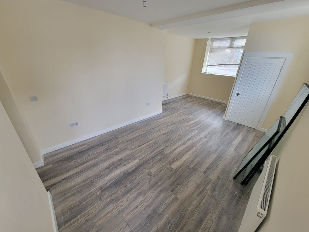 Property photo 3 of 11 Gallery