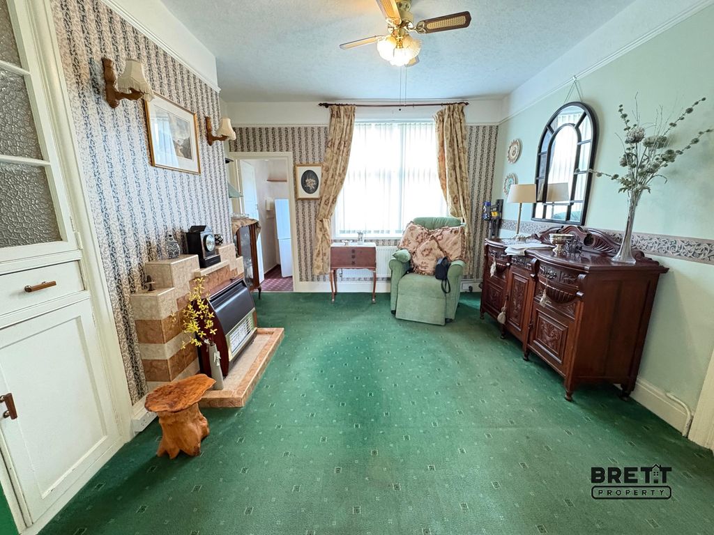 Property photo 2 of 11 Dining Room