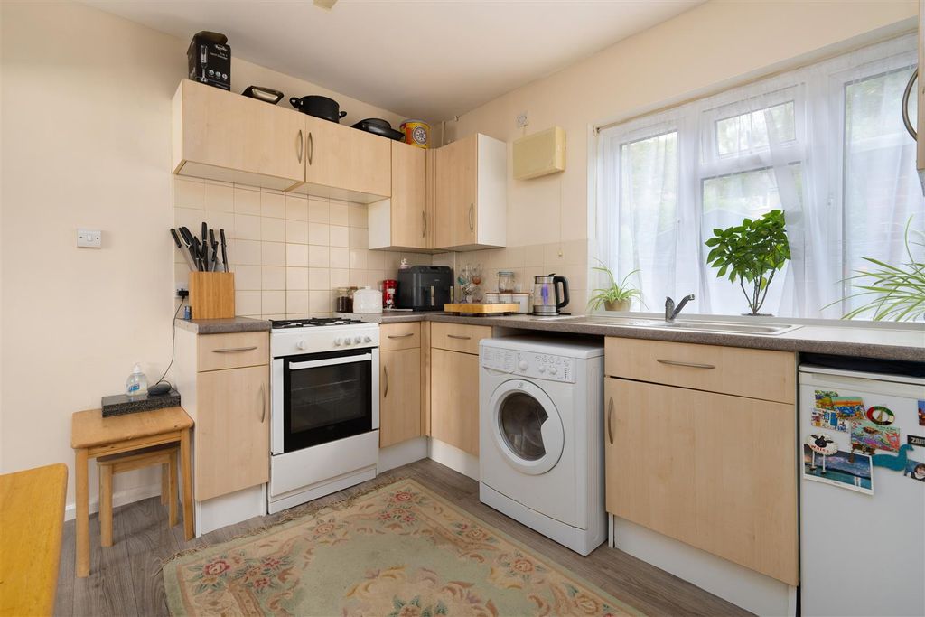 Property photo 3 of 13 The Grove, Barham, Canterbury
