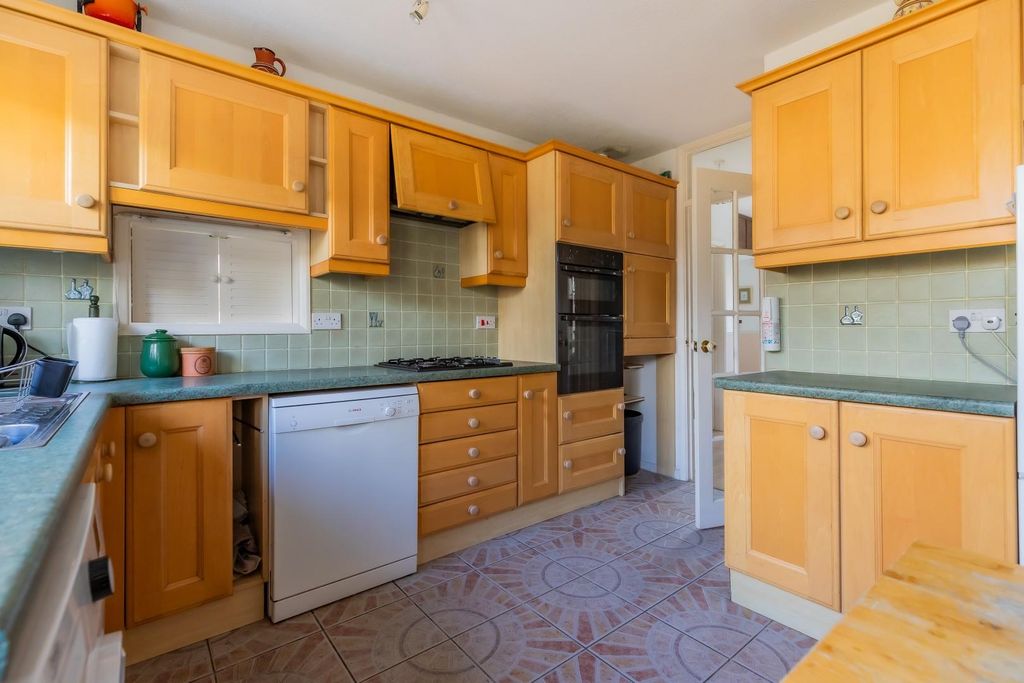 Property photo 3 of 20 Kitchen
