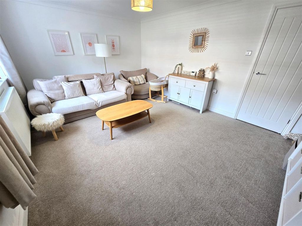 Property photo 2 of 16 Lounge