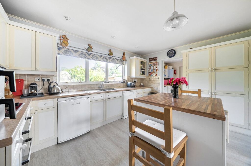 Property photo 3 of 18 Kitchen/Dining Room