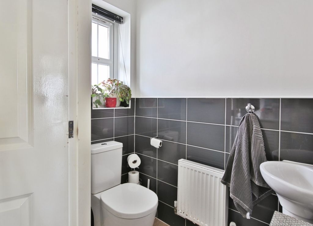 Property photo 3 of 10 4318518