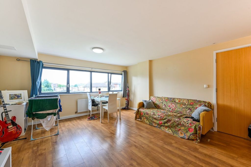Property photo 2 of 9