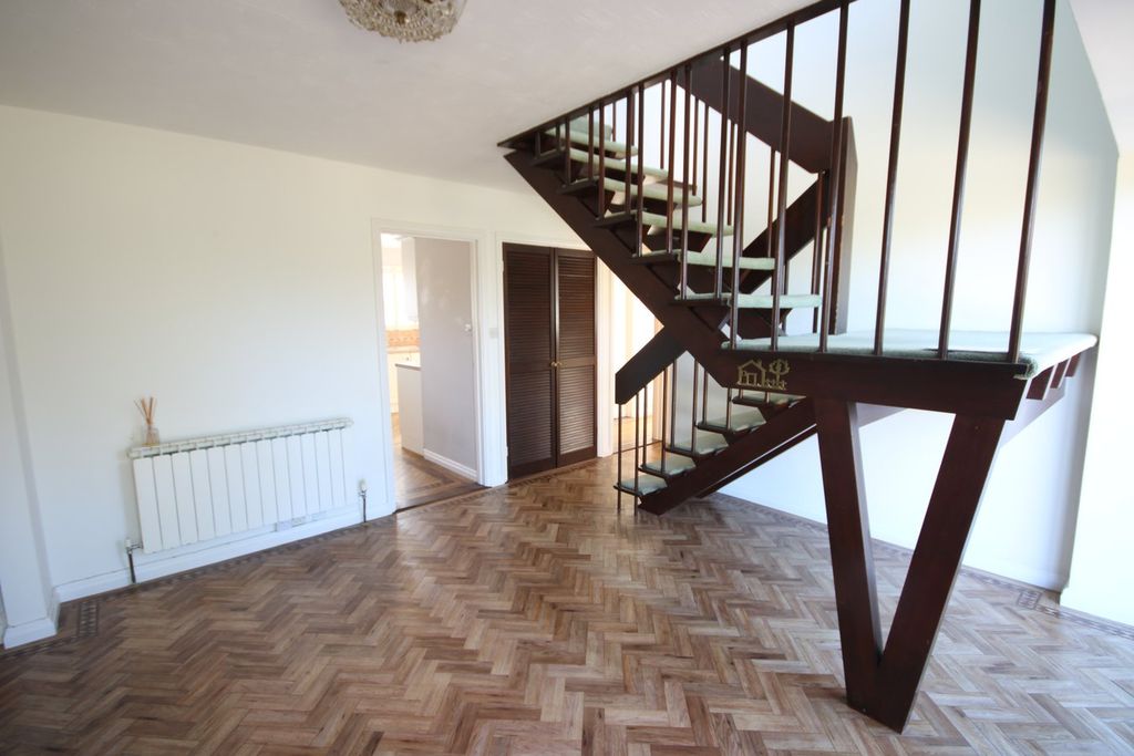 Property photo 2 of 31