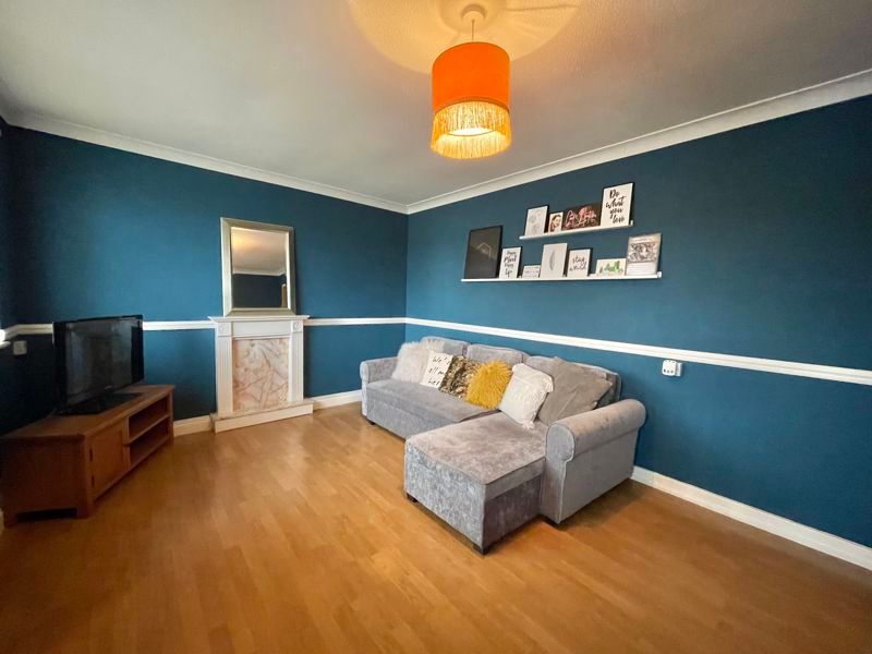 Property photo 3 of 11 Lounge 1